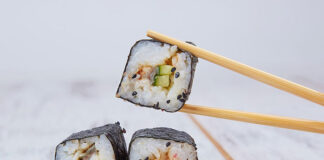 Prosty sposób na przygotowanie ryżu do sushi w domu