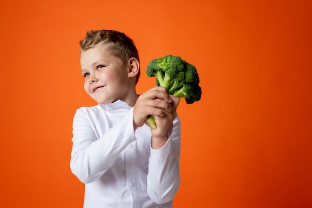 pexels-cottonbro-studio-4721131 Dieta wysokobiałkowa a problemy ze snem: jakie są związki między dietą a jakością snu?