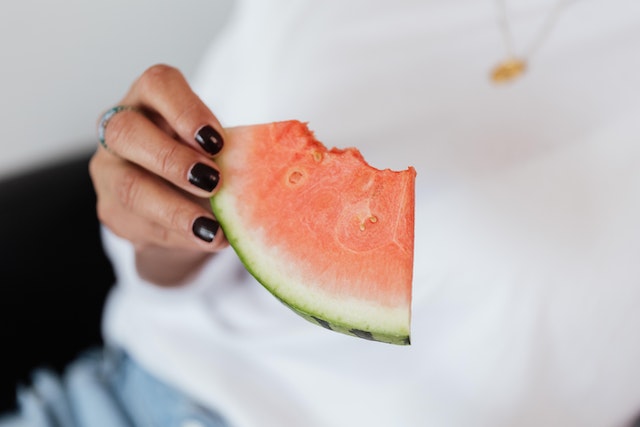 pexels-karolina-grabowska-4468134 Jakie są najlepsze sposoby na przygotowywanie smacznych posiłków niskokalorycznych?
