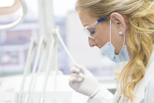 Co dentysta wkłada do zęba po usunięciu? Co dentysta wkłada do zęba po usunięciu?
